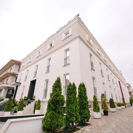 קורצ'ה Richmond Hotel מראה חיצוני תמונה