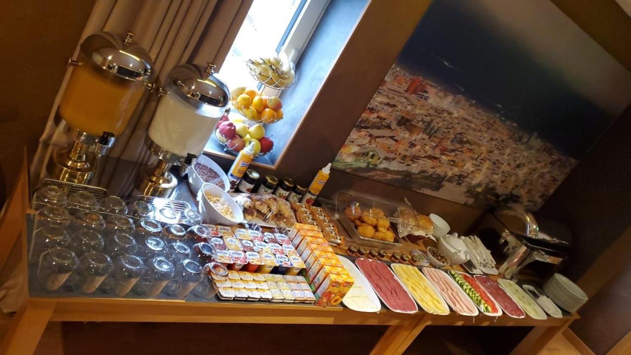 קורצ'ה Richmond Hotel מראה חיצוני תמונה