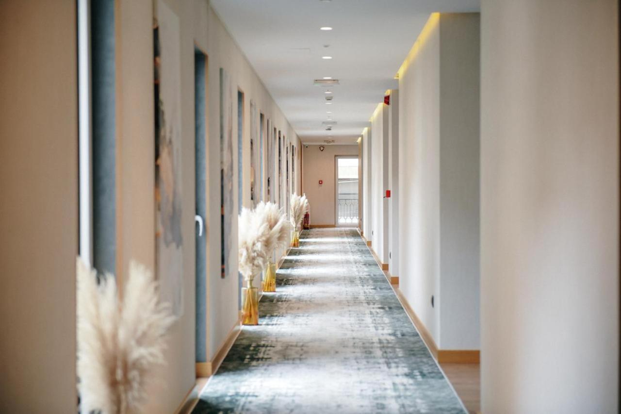 קורצ'ה Richmond Hotel מראה חיצוני תמונה