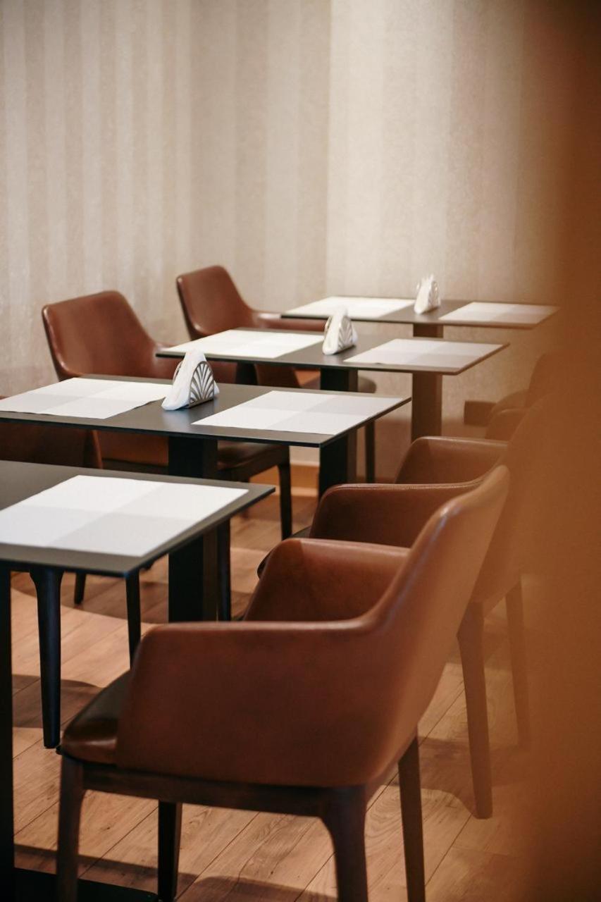 קורצ'ה Richmond Hotel מראה חיצוני תמונה