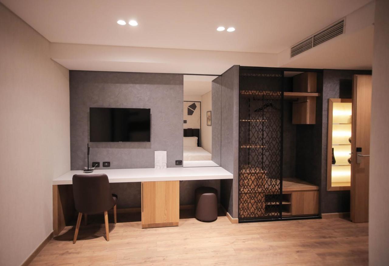 קורצ'ה Richmond Hotel מראה חיצוני תמונה
