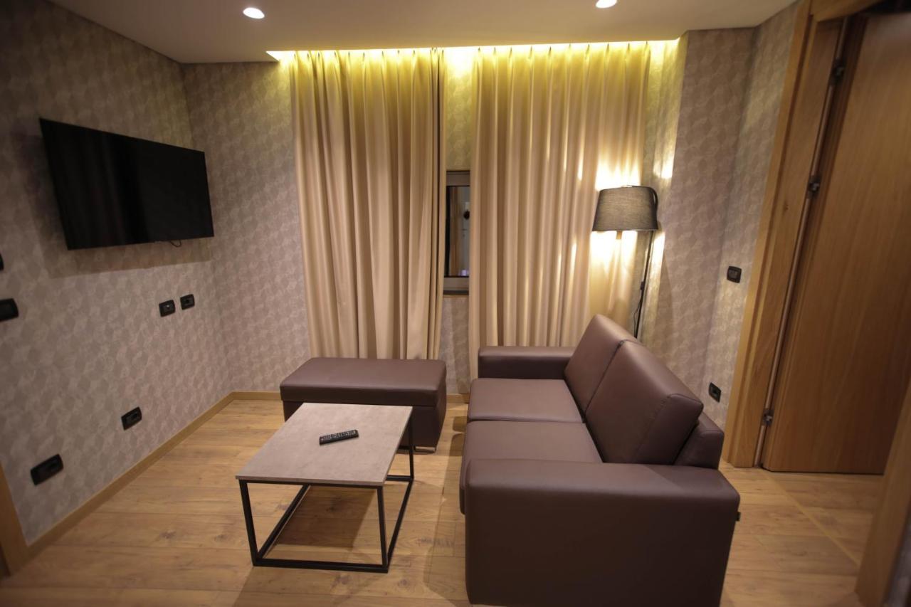 קורצ'ה Richmond Hotel מראה חיצוני תמונה