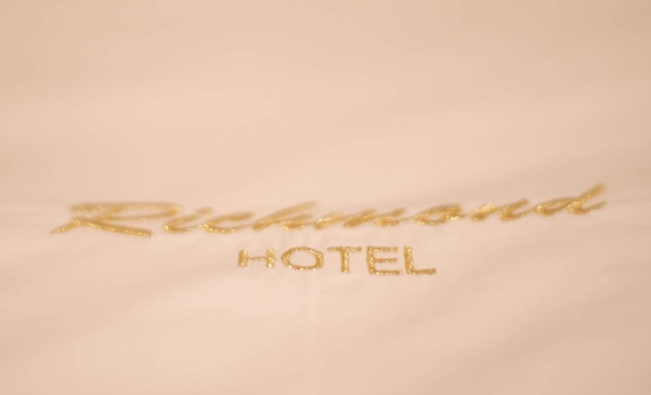 קורצ'ה Richmond Hotel מראה חיצוני תמונה