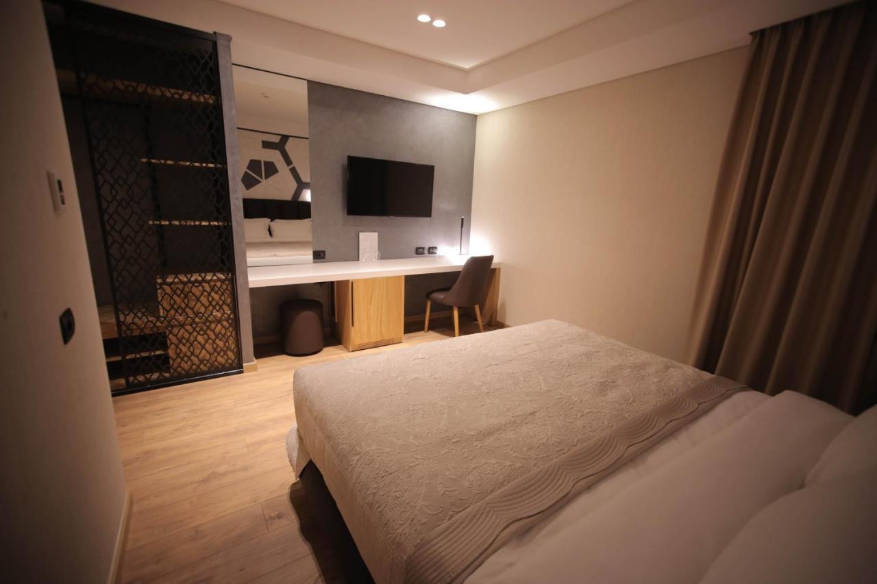קורצ'ה Richmond Hotel מראה חיצוני תמונה