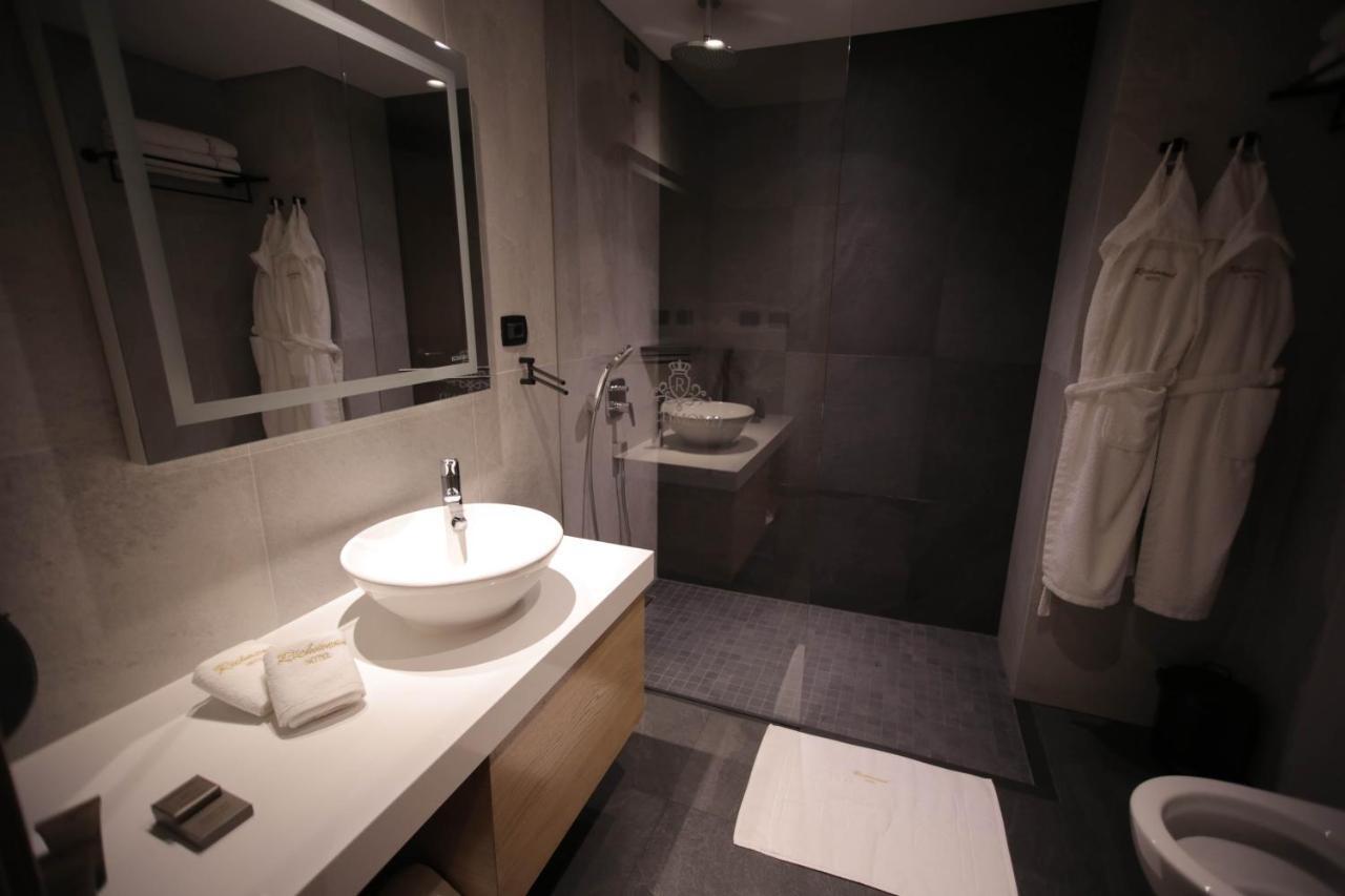 קורצ'ה Richmond Hotel מראה חיצוני תמונה