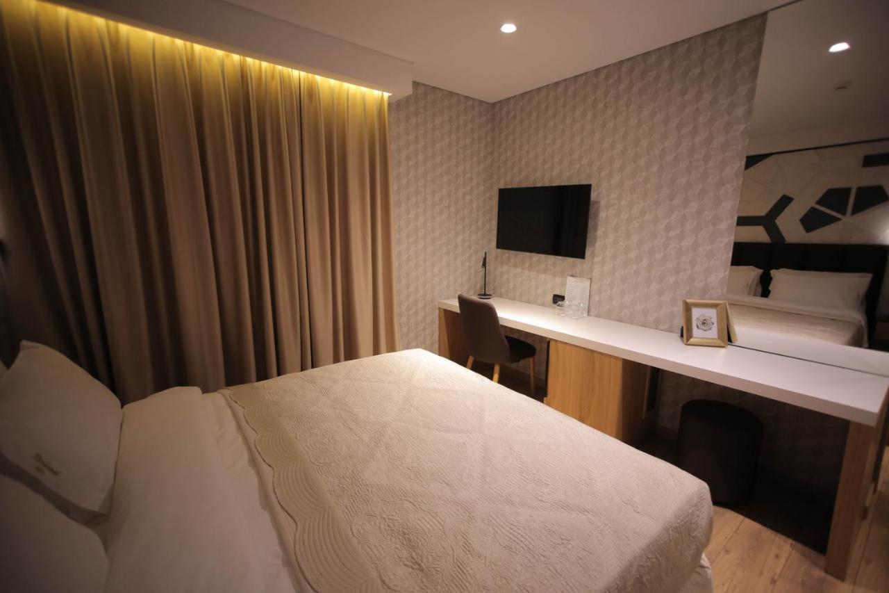 קורצ'ה Richmond Hotel מראה חיצוני תמונה
