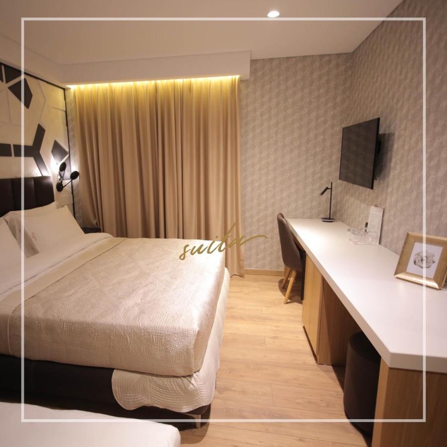 קורצ'ה Richmond Hotel מראה חיצוני תמונה