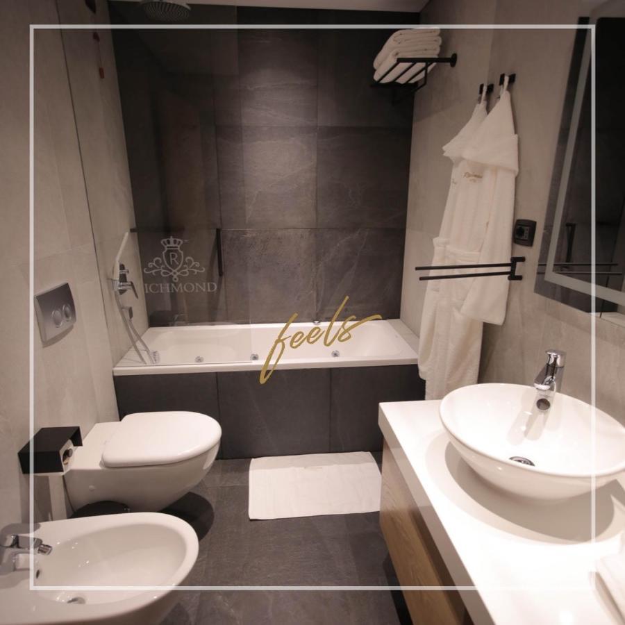 קורצ'ה Richmond Hotel מראה חיצוני תמונה